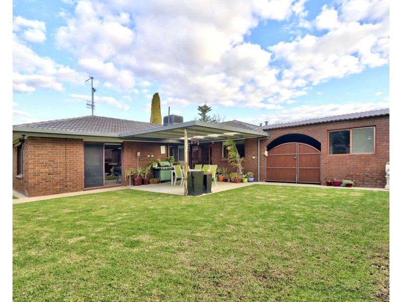 2 Gillespie Crt, Deniliquin NSW 2710