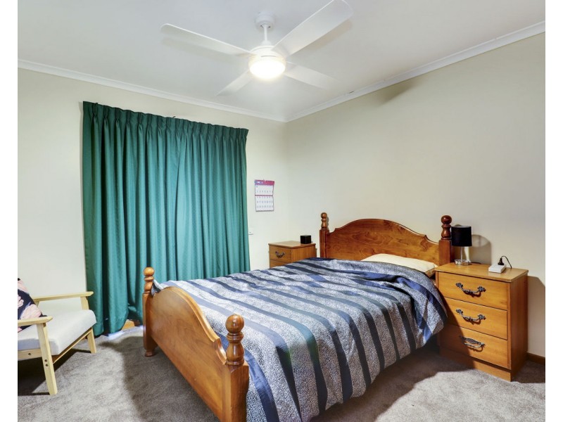 2/4 Mazamet Crt, Deniliquin NSW 2710