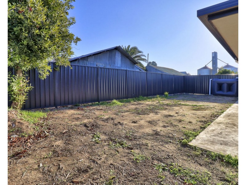 2/4 Mazamet Crt, Deniliquin NSW 2710