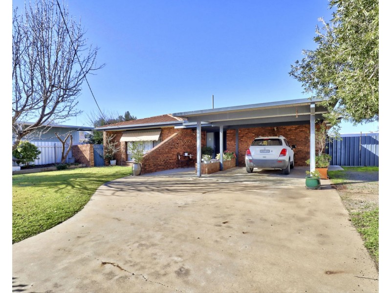 92 Russell Street, Deniliquin NSW 2710
