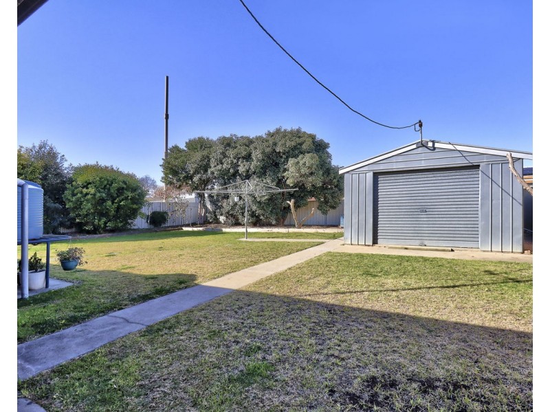 92 Russell Street, Deniliquin NSW 2710
