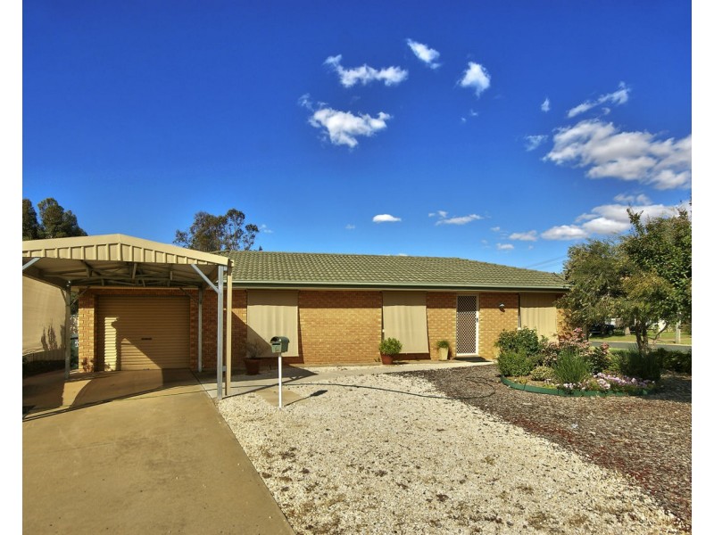 6 Norris Crt, Deniliquin NSW 2710