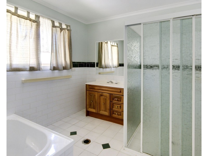 6 Norris Crt, Deniliquin NSW 2710
