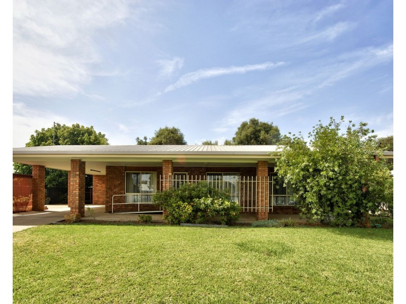 74 Macauley Street, Deniliquin NSW 2710