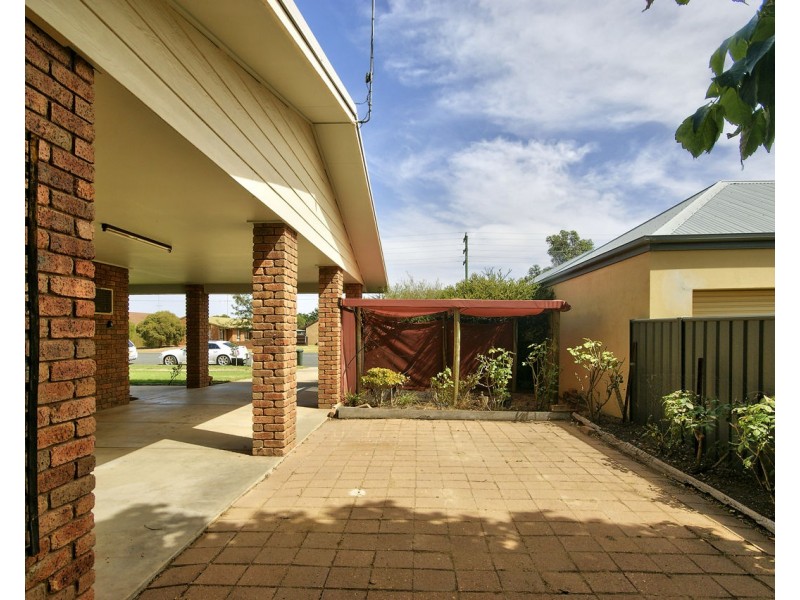 74 Macauley Street, Deniliquin NSW 2710