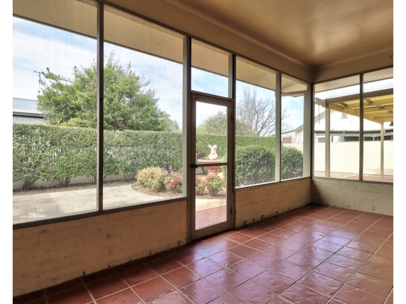 78 Hughes St, Deniliquin NSW 2710