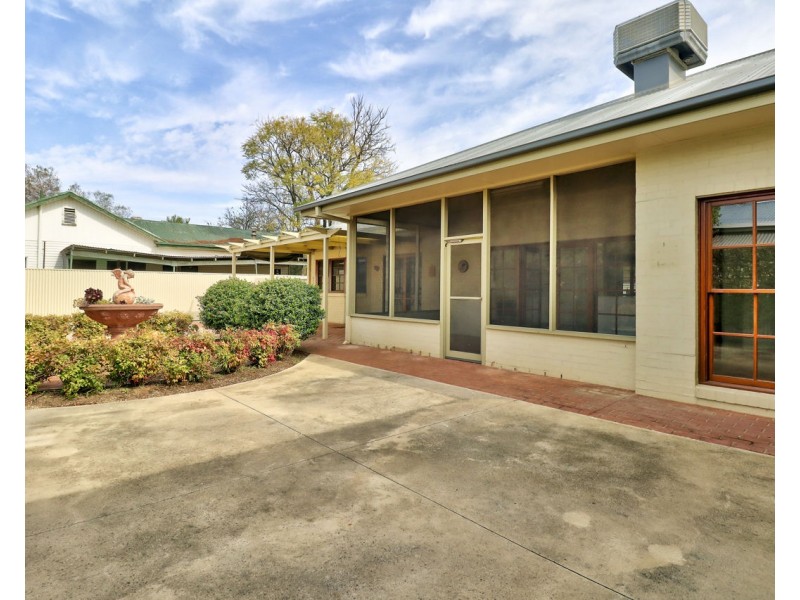78 Hughes St, Deniliquin NSW 2710