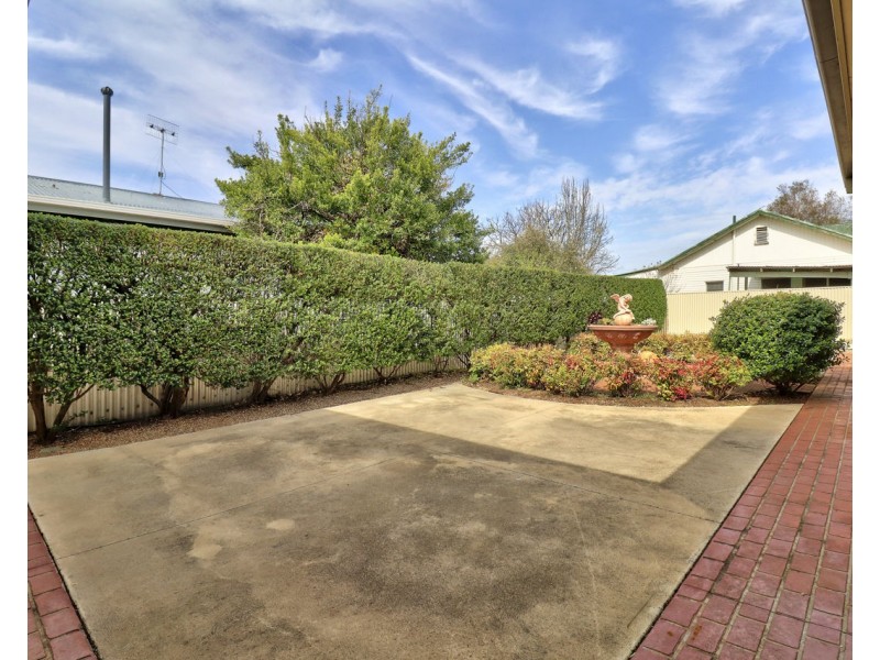 78 Hughes St, Deniliquin NSW 2710