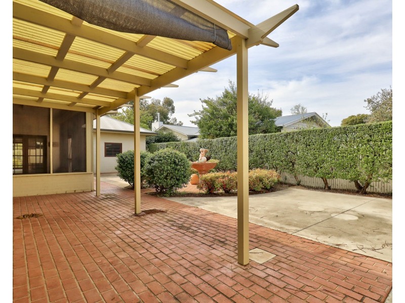 78 Hughes St, Deniliquin NSW 2710