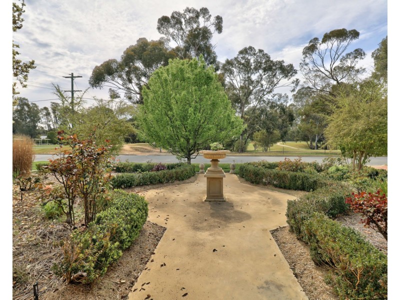 78 Hughes St, Deniliquin NSW 2710