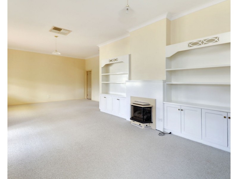 78 Hughes St, Deniliquin NSW 2710