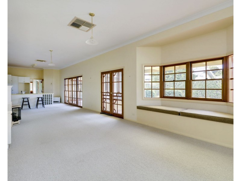 78 Hughes St, Deniliquin NSW 2710