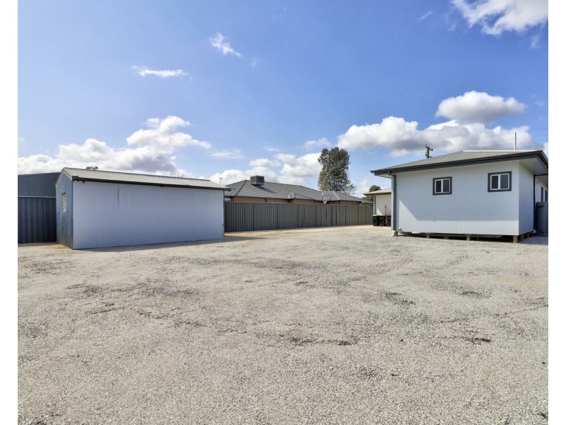 127 Macauley Street, Deniliquin NSW 2710