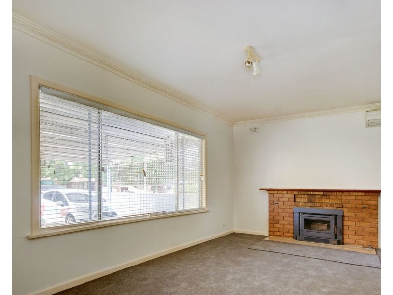 232 Burchfield Avenue, Deniliquin NSW 2710