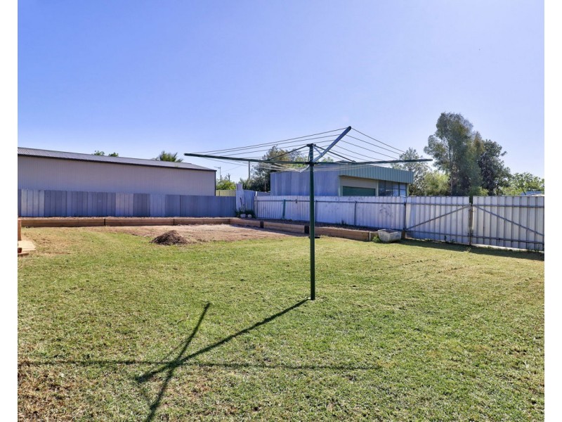 232 Burchfield Avenue, Deniliquin NSW 2710