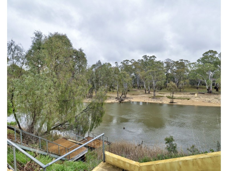 132 Quarry Street, Deniliquin NSW 2710