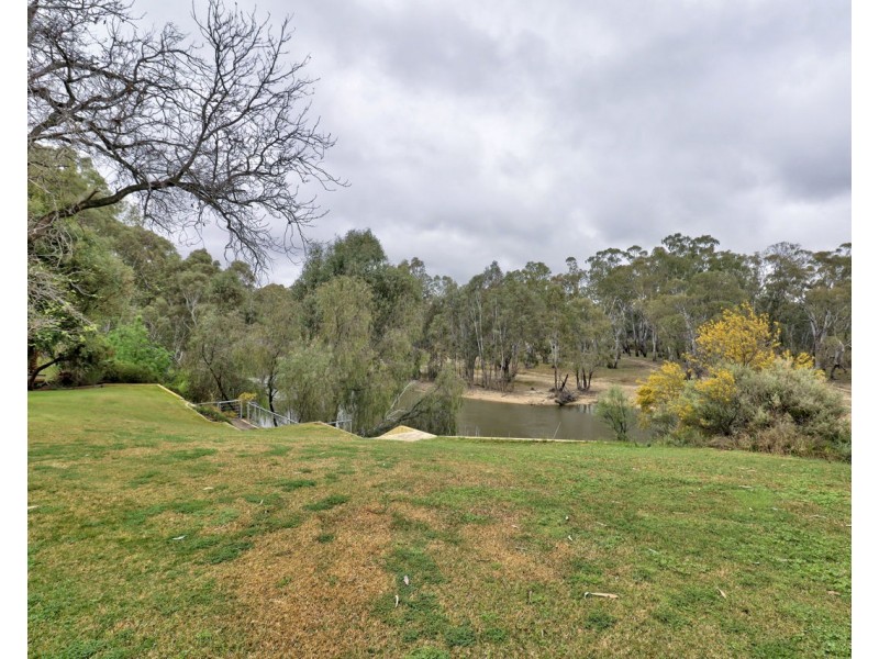 132 Quarry Street, Deniliquin NSW 2710