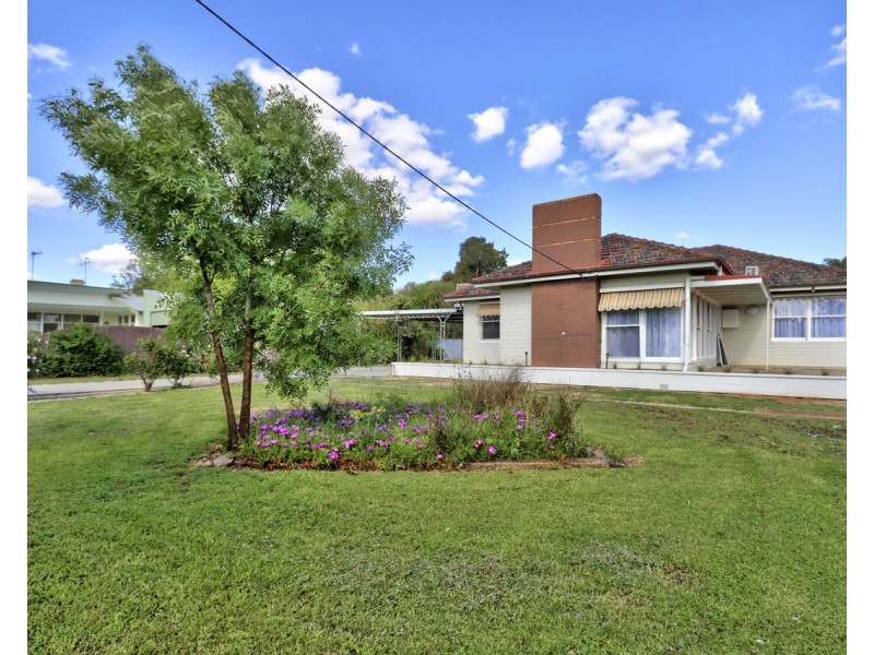 92 Crispe Street, Deniliquin NSW 2710