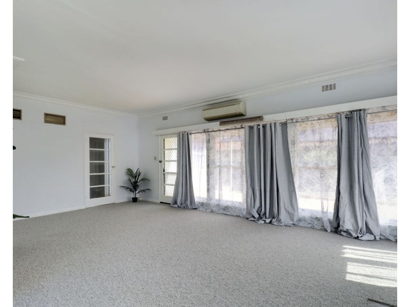 92 Crispe Street, Deniliquin NSW 2710