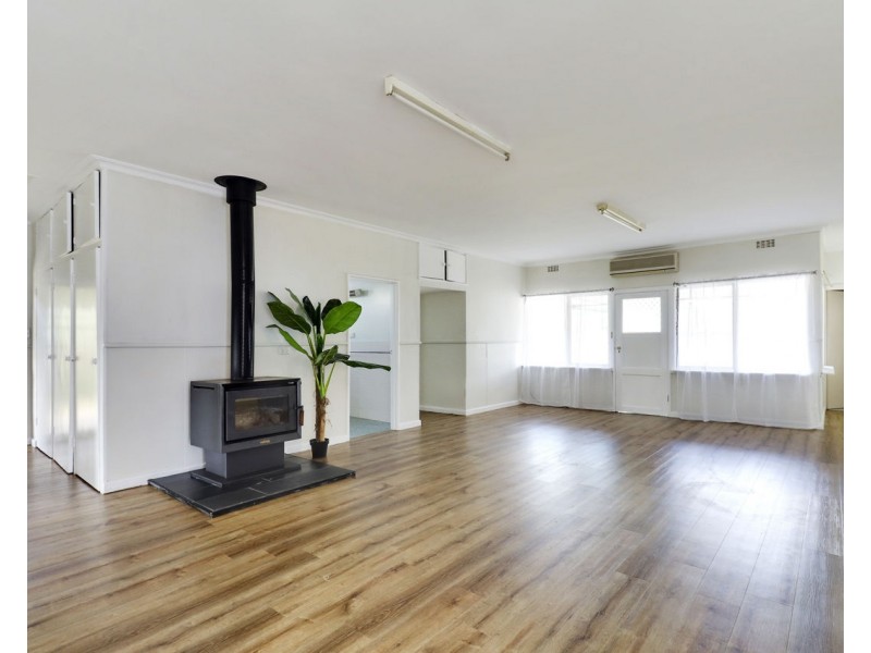 92 Crispe Street, Deniliquin NSW 2710