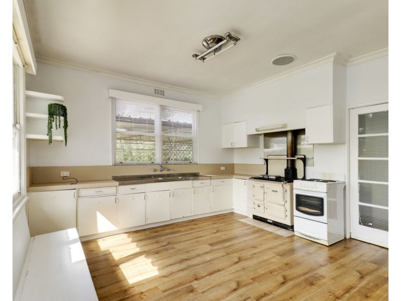 92 Crispe Street, Deniliquin NSW 2710