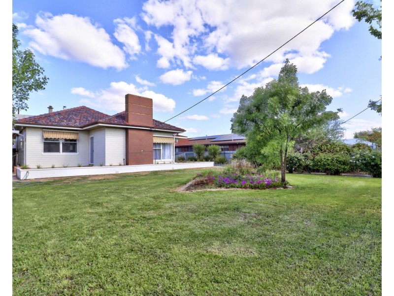 92 Crispe Street, Deniliquin NSW 2710