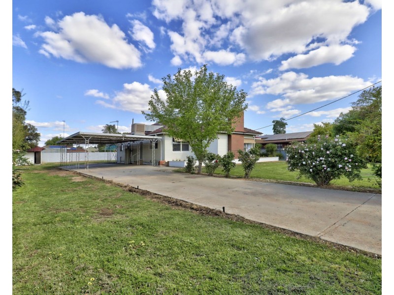 92 Crispe Street, Deniliquin NSW 2710