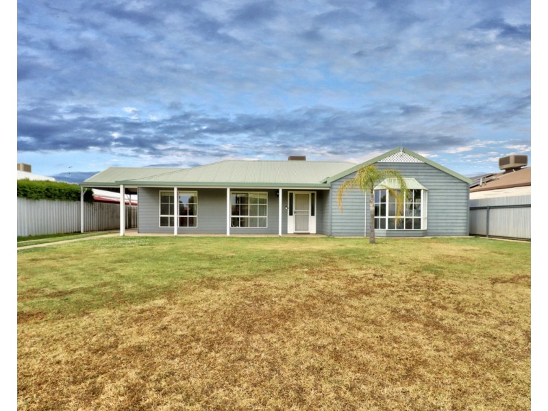 5 Chandler Crt, Deniliquin NSW 2710