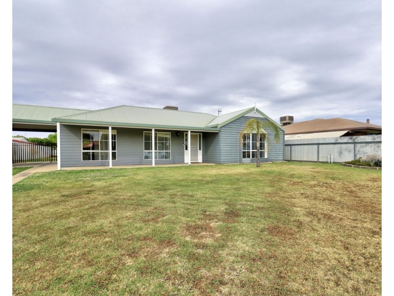 5 Chandler Crt, Deniliquin NSW 2710