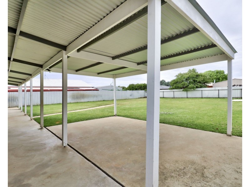 5 Chandler Crt, Deniliquin NSW 2710