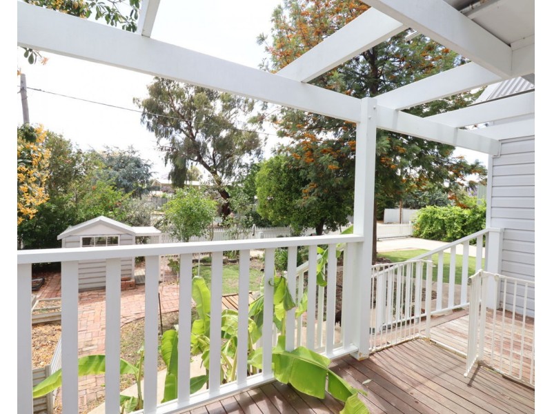 336-338 Hodgkins Street, Deniliquin NSW 2710