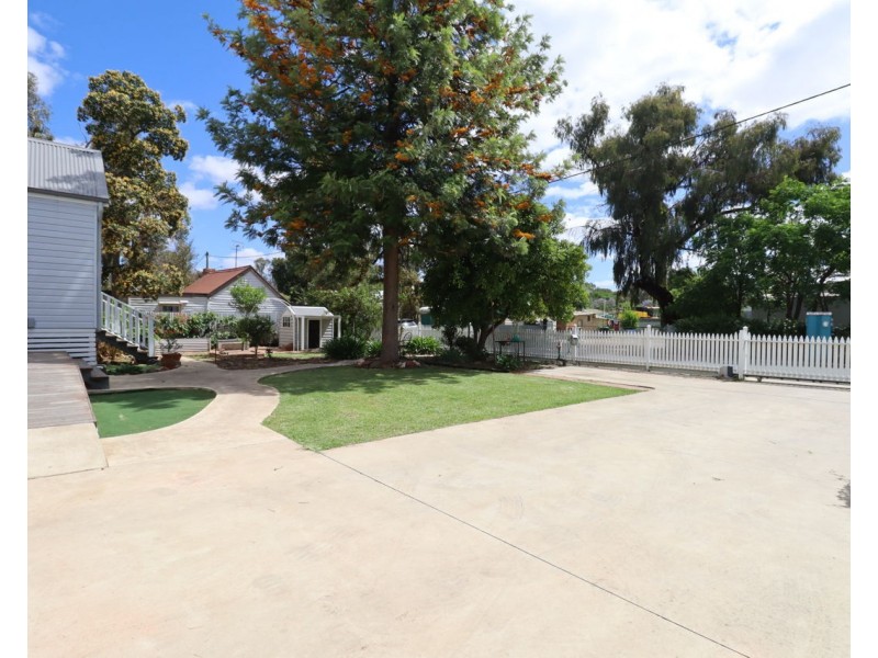 336-338 Hodgkins Street, Deniliquin NSW 2710