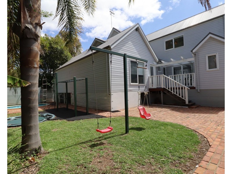 336-338 Hodgkins Street, Deniliquin NSW 2710