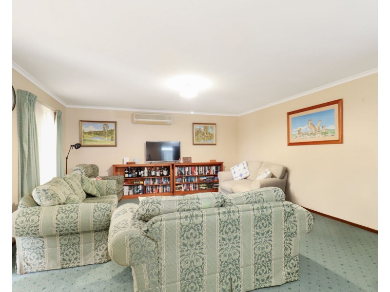 1/325 Poictiers Street, Deniliquin NSW 2710