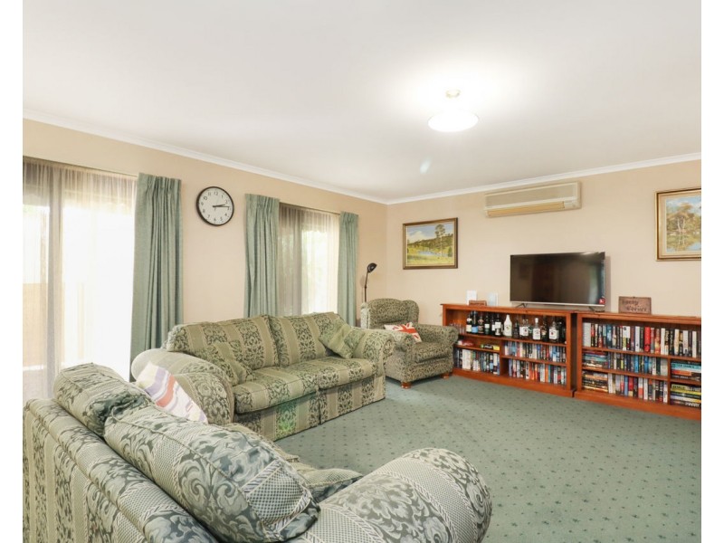 1/325 Poictiers Street, Deniliquin NSW 2710