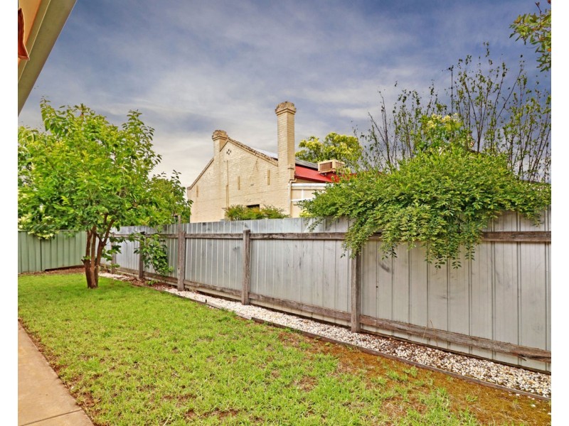 1/325 Poictiers Street, Deniliquin NSW 2710