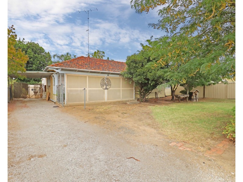 492 Maher Street, Deniliquin NSW 2710