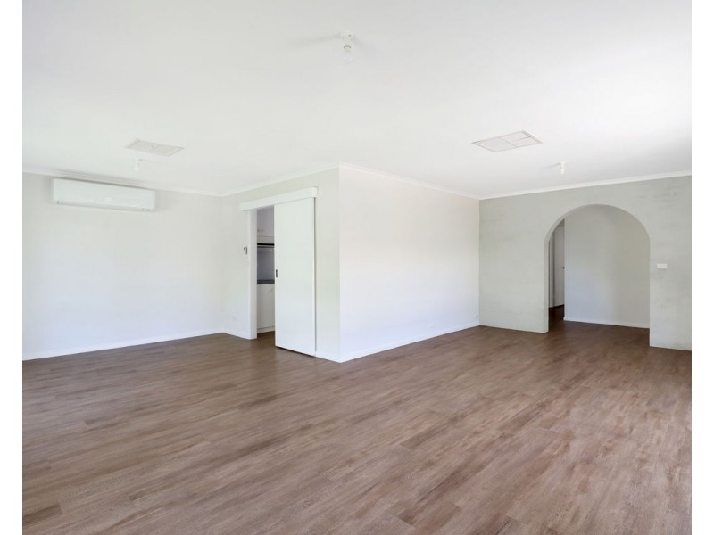 4 Holden Crt, Deniliquin NSW 2710