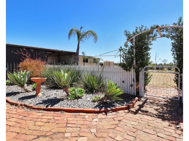 32 Clifton Street, Mathoura NSW 2710