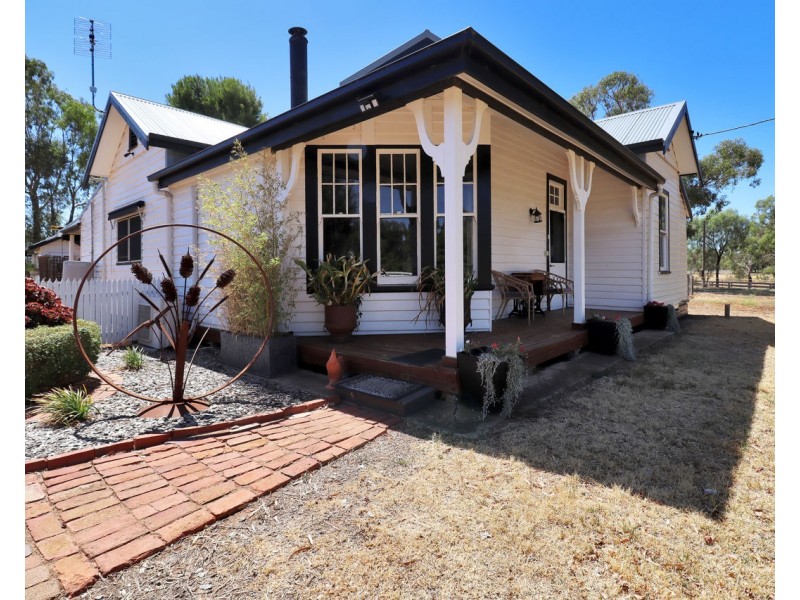 32 Clifton Street, Mathoura NSW 2710