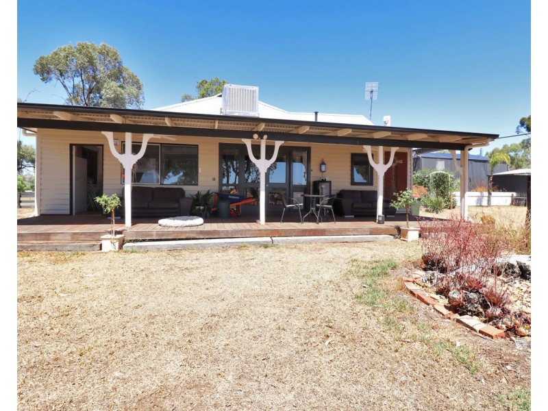 32 Clifton Street, Mathoura NSW 2710