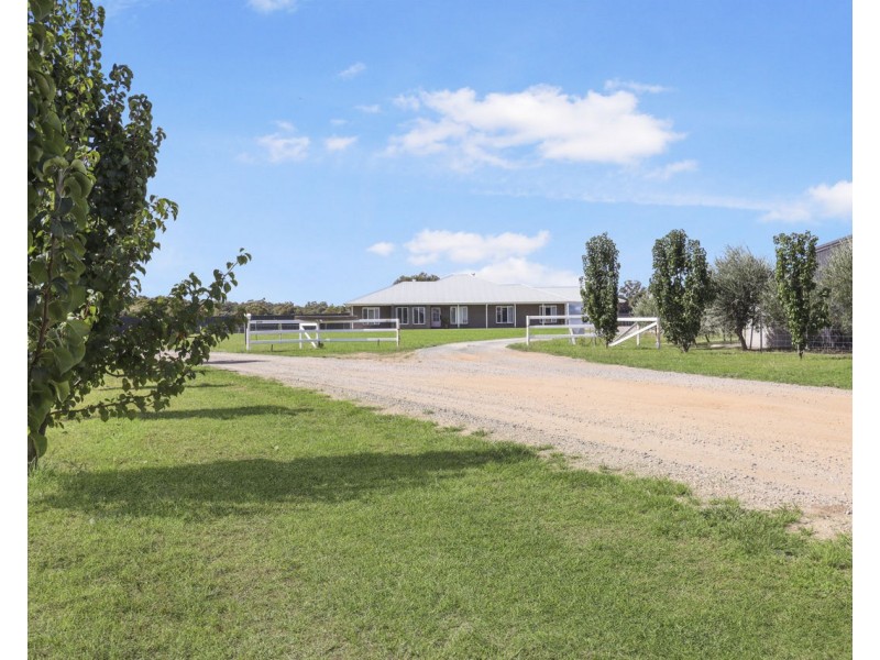 607 Ochtertyre Street, Deniliquin NSW 2710