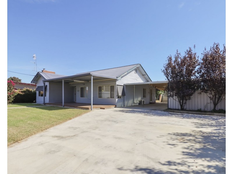 129 Wellington Street, Deniliquin NSW 2710