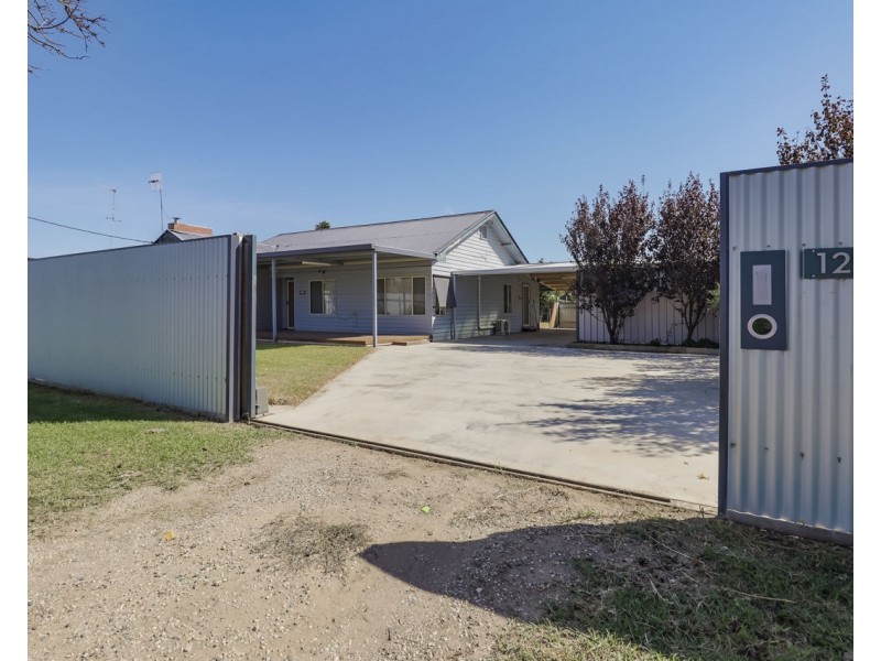 129 Wellington Street, Deniliquin NSW 2710