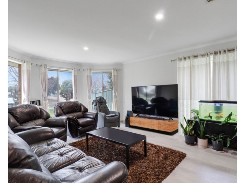 216 Waring Street, Deniliquin NSW 2710