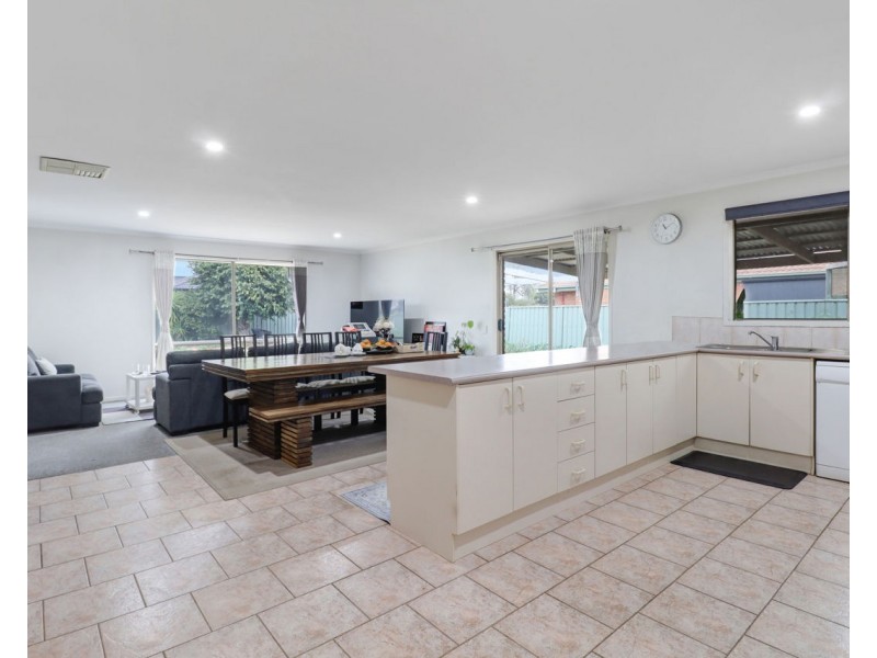 216 Waring Street, Deniliquin NSW 2710