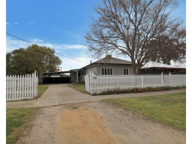 482 Cressy Street, Deniliquin NSW 2710