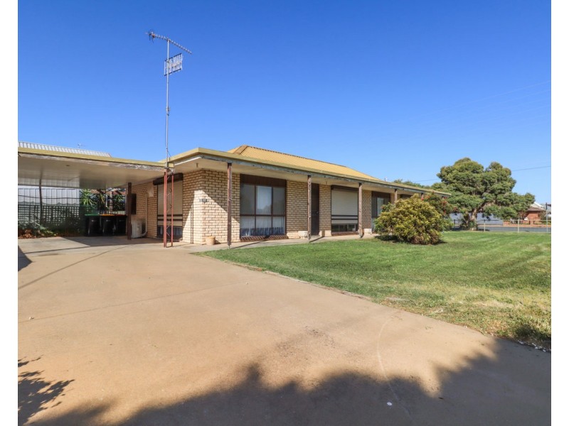83 Macauley Street, Deniliquin NSW 2710