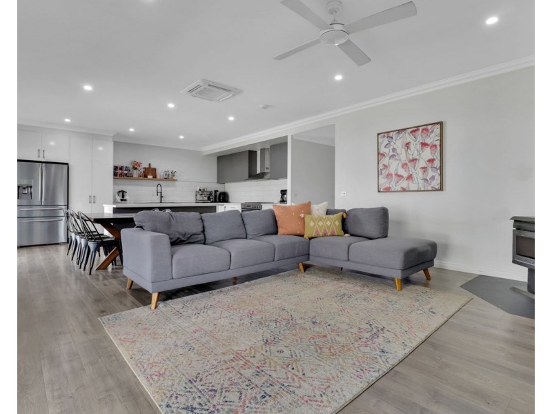 236 Burchfield Avenue, Deniliquin NSW 2710