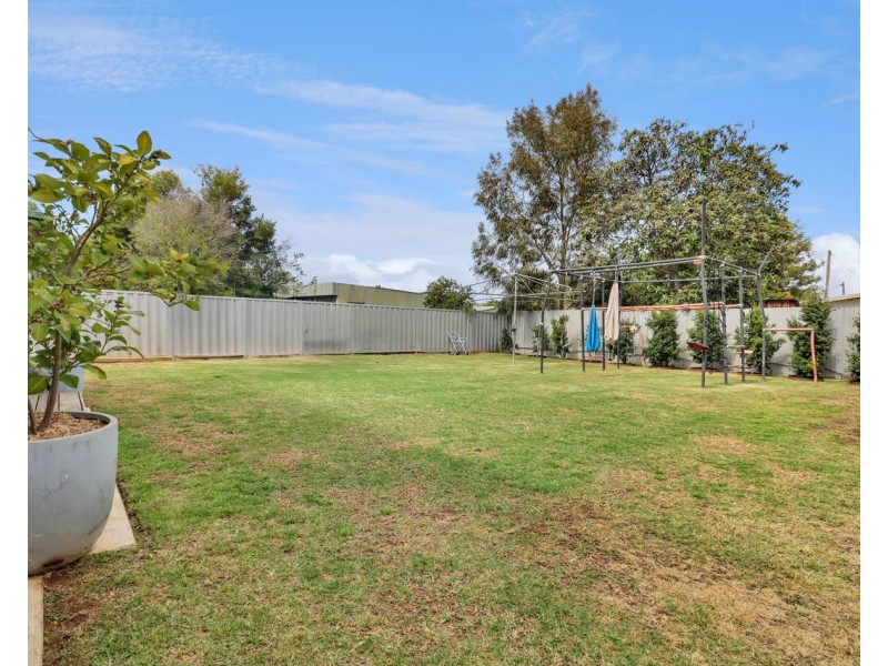 236 Burchfield Avenue, Deniliquin NSW 2710